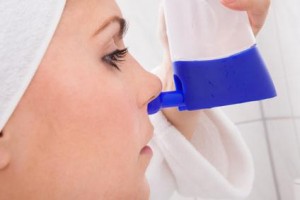 Nasenduschen spülen und reinigen Nasenlöcher, Nebenhöhlen sowie Nebenhöhlengänge der Nase.